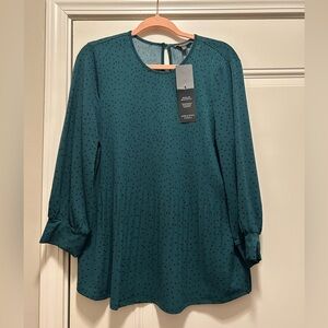 Gorgeous, flattering Adrianna Papell stretchy blouse